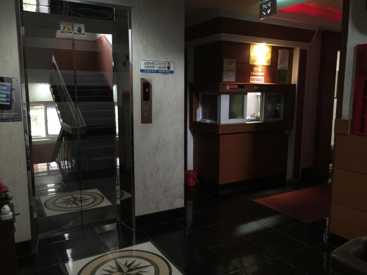 K Motel Тегу Екстериор снимка