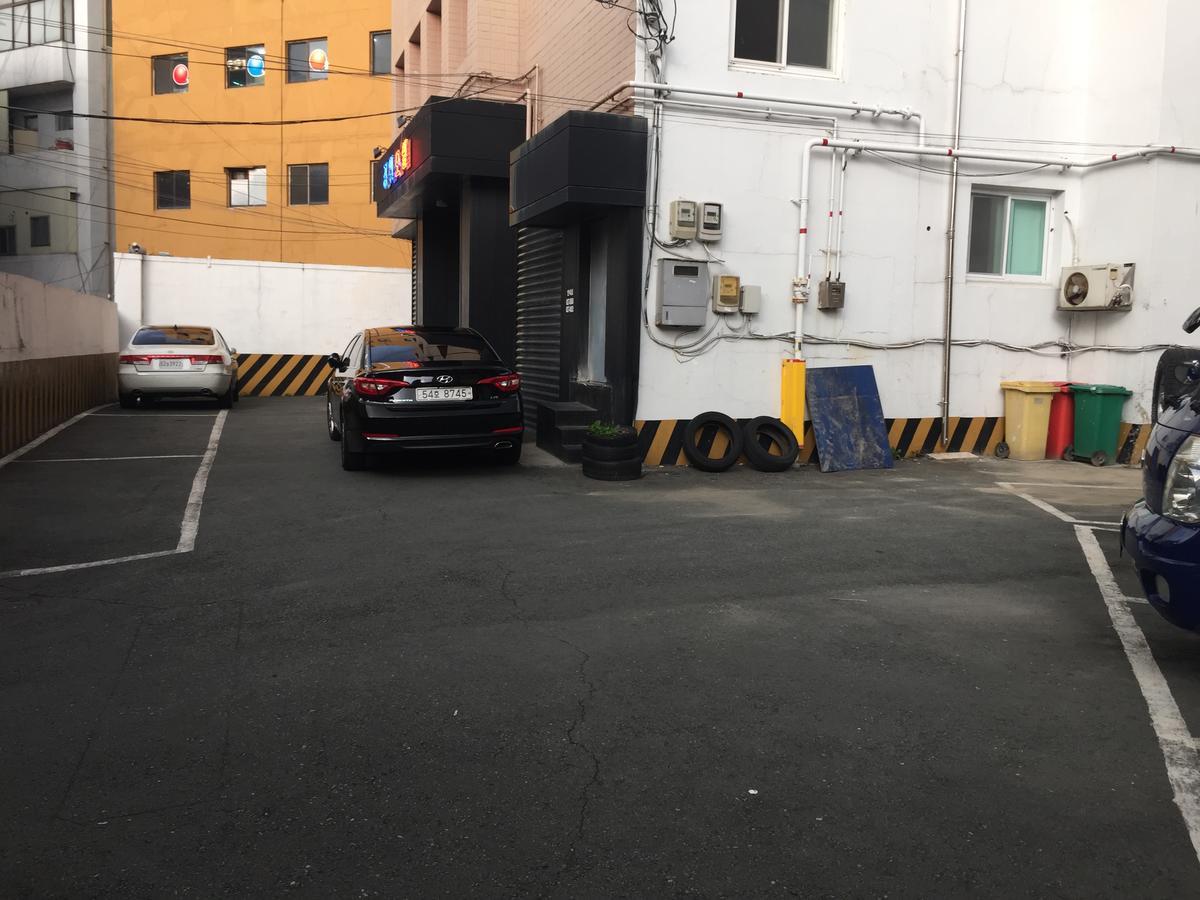 K Motel Тегу Екстериор снимка