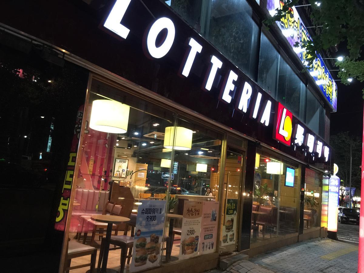 K Motel Тегу Екстериор снимка