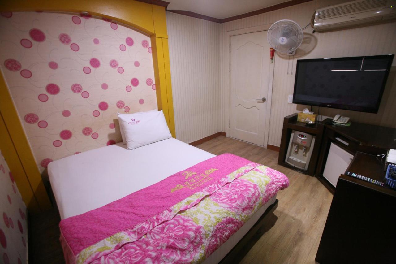 K Motel Тегу Екстериор снимка